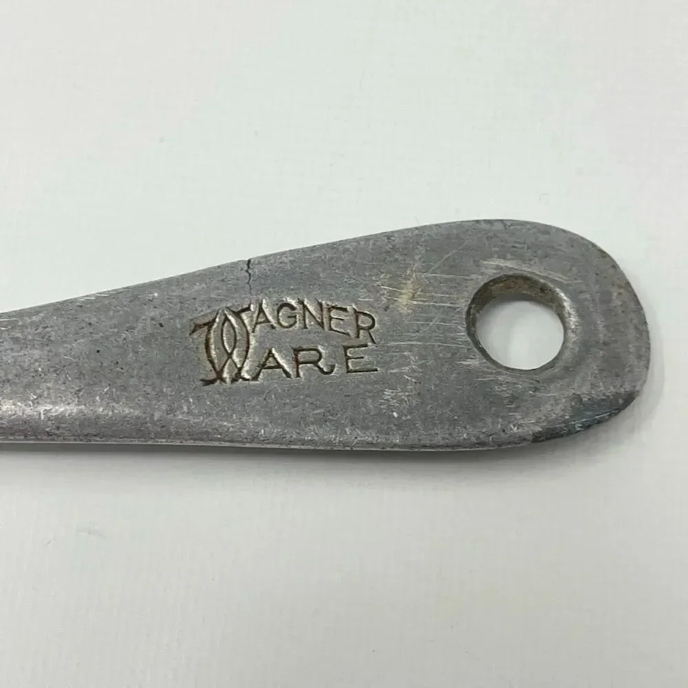 Vintage Wagner Ware Cast Aluminum Sauce Soup Ladle Pourer 11.5” Teardrop Shape